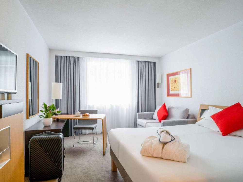 Executive Queen Room With Sofa Bed